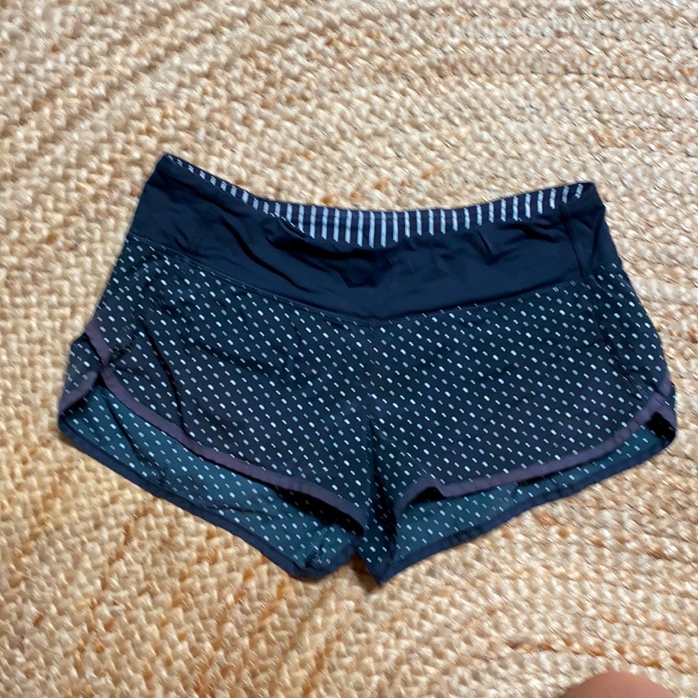 Lululemon shorts size 6